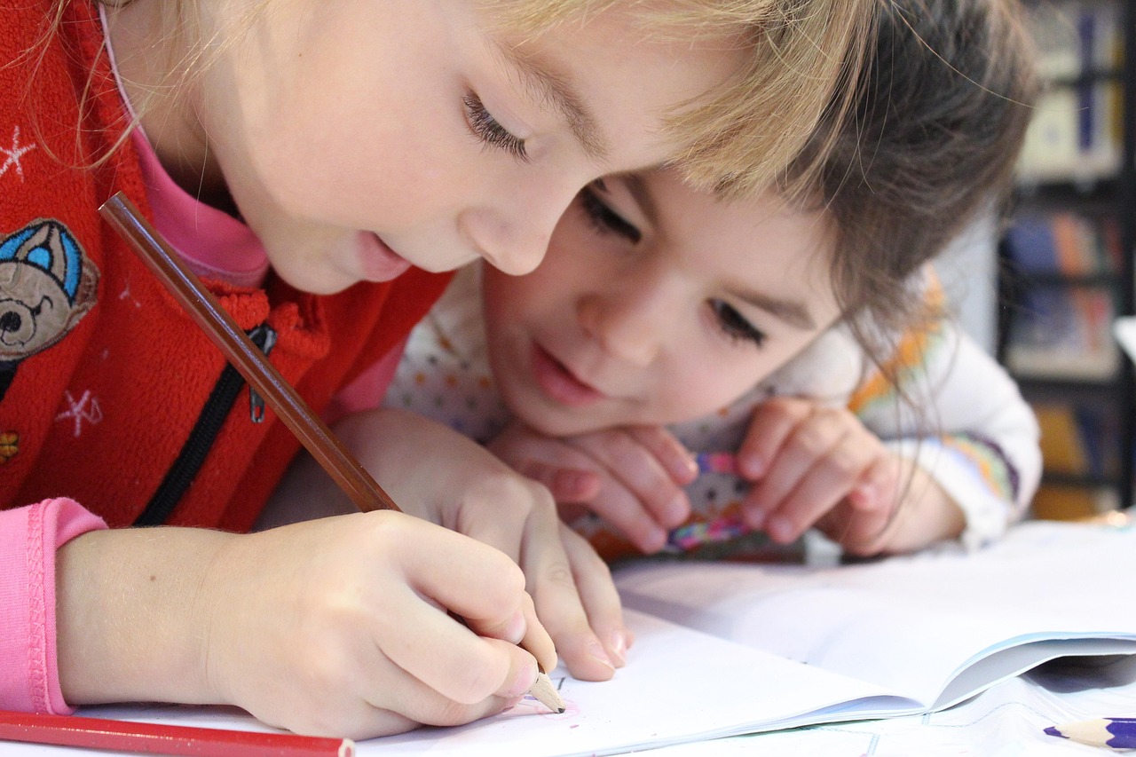 merry christmas, kids, girls, writing, pencil, drawing, notebook, study, friends, hands, childhood, joy, school, lesson, learn, draw, concentrate, friendship day-1093758.jpg